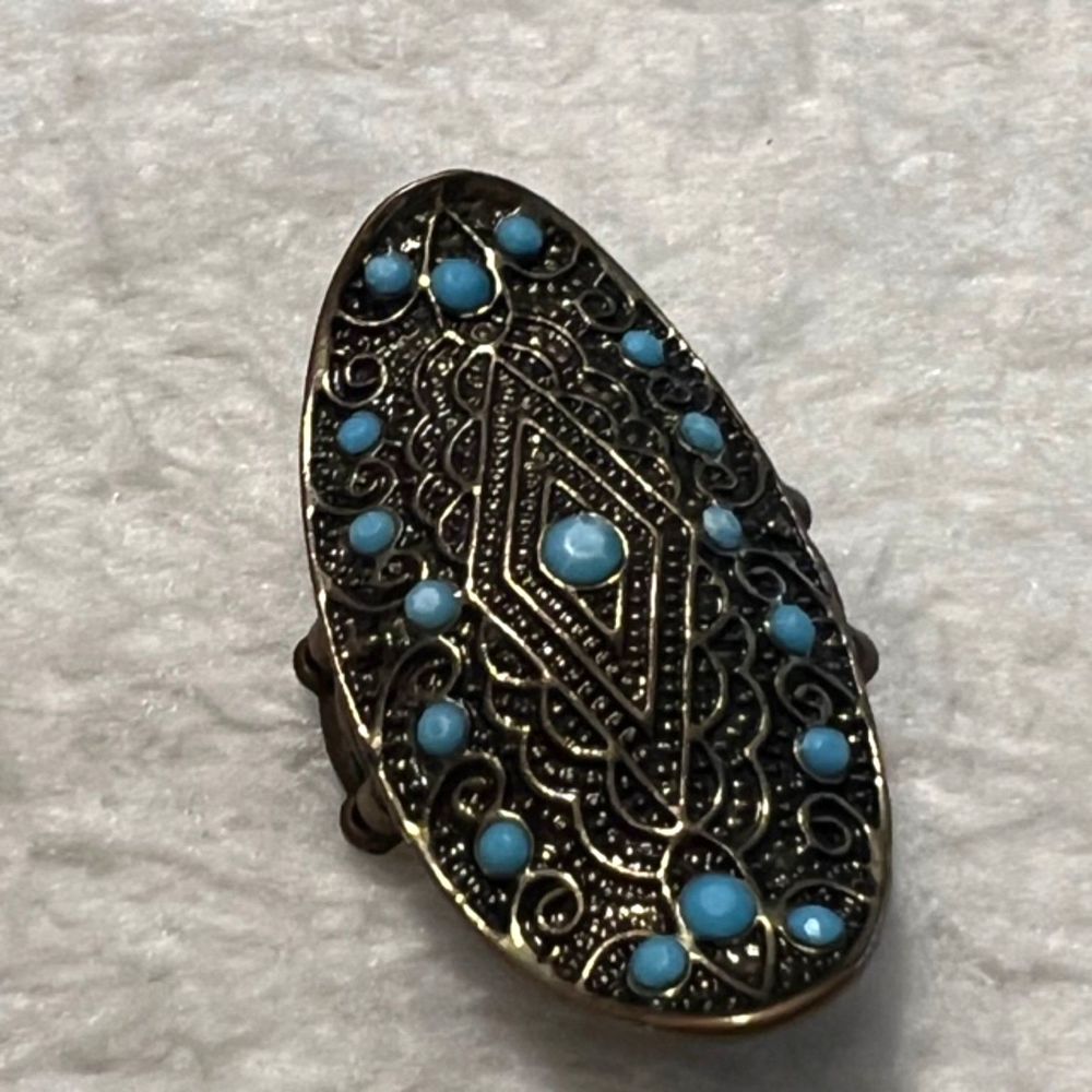 VTG Faux Turquoise Colored Gemstone Gold Tone Elastic Band Oval Ring